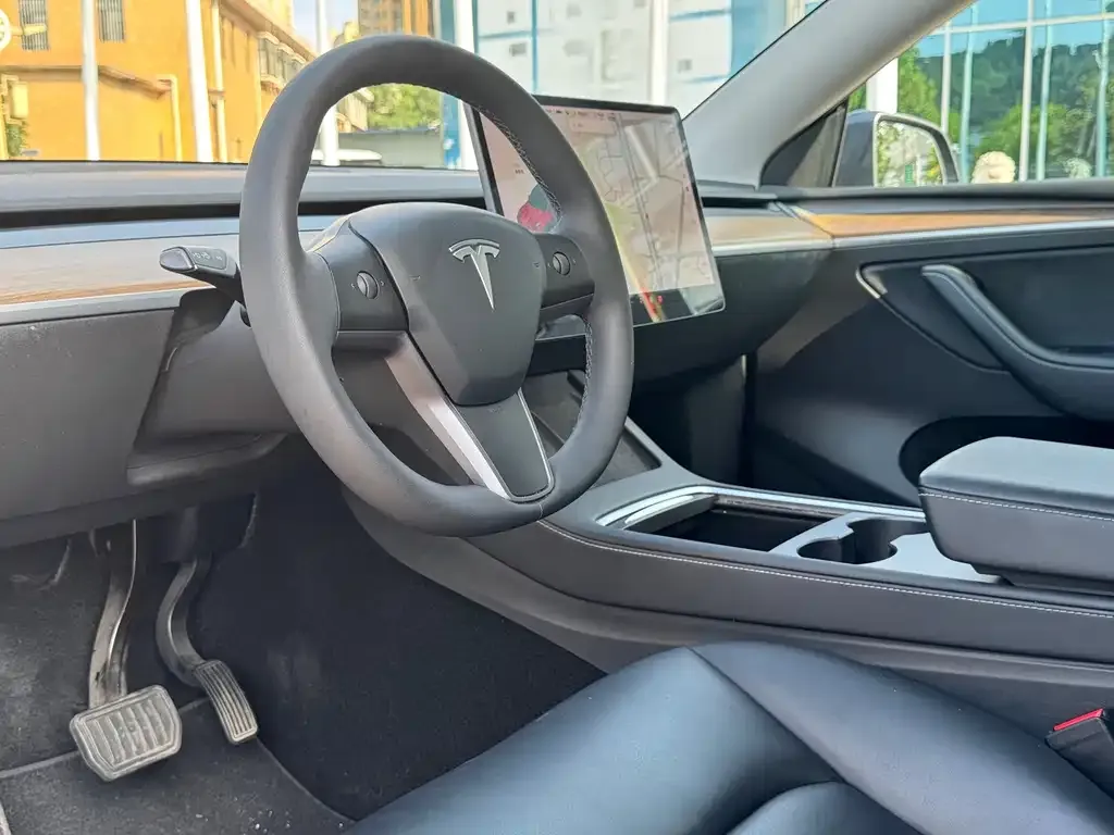Tesla Model Y — фото 7