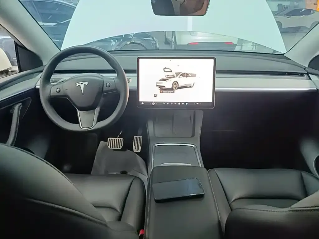 Tesla Model Y — фото 6
