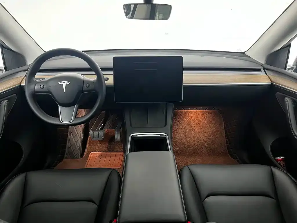 Tesla Model Y — фото 3