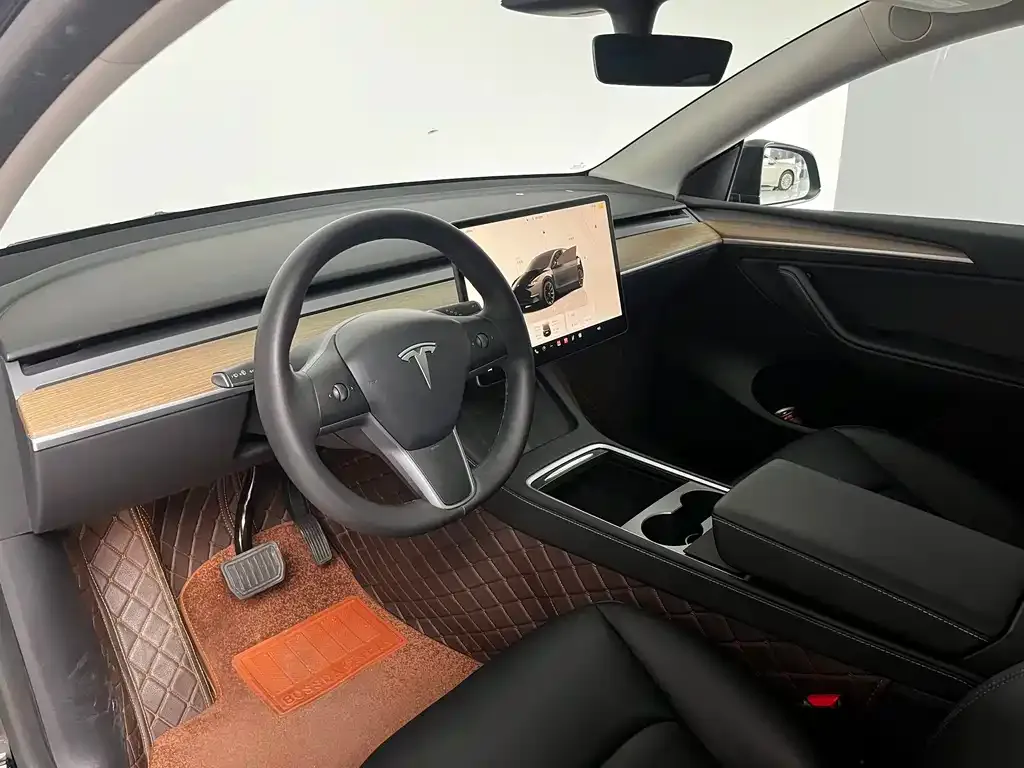 Tesla Model Y — фото 4
