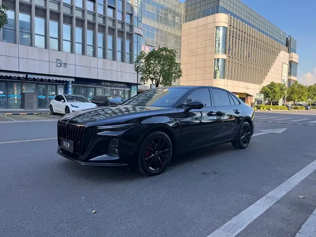 Hongqi H5 — фото 1