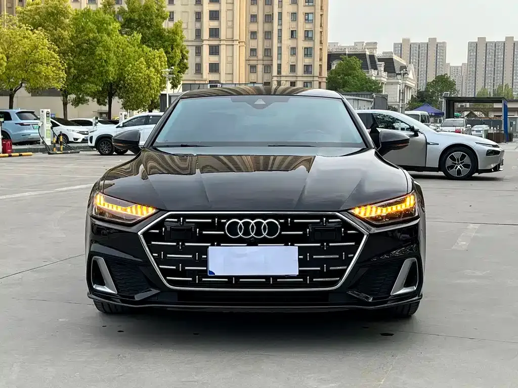 Audi A7L — фото 1