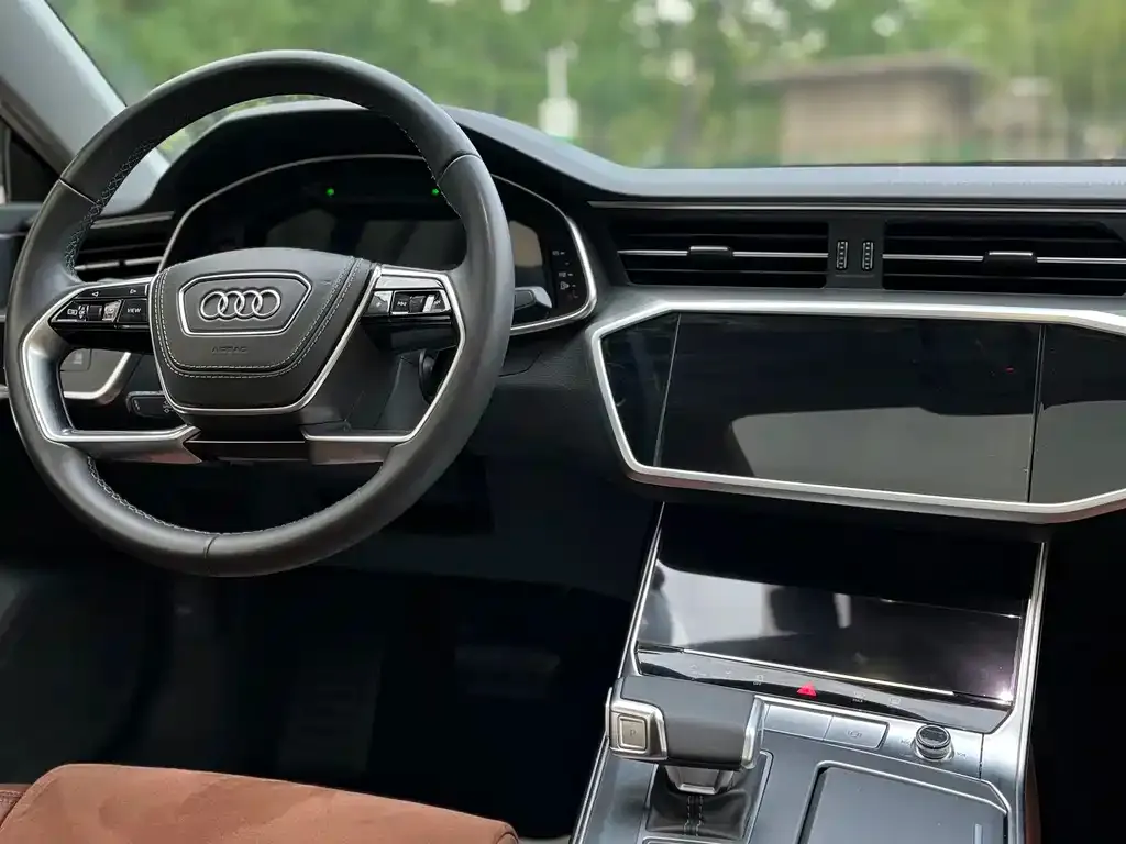 Audi A7L — фото 9