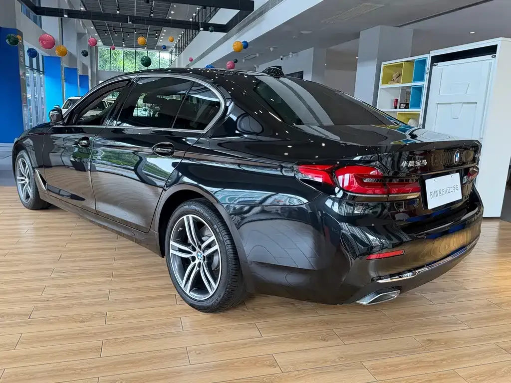 BMW 5 Series — фото 4