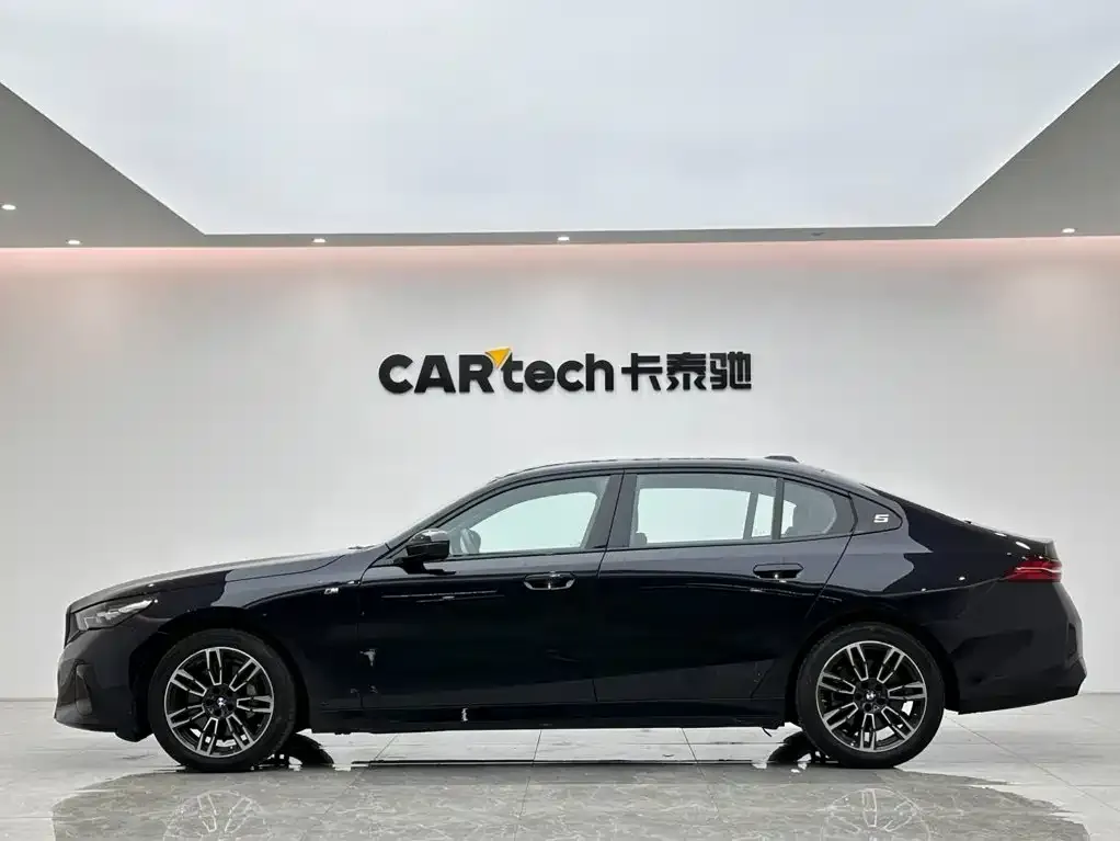 BMW 5 Series — фото 3