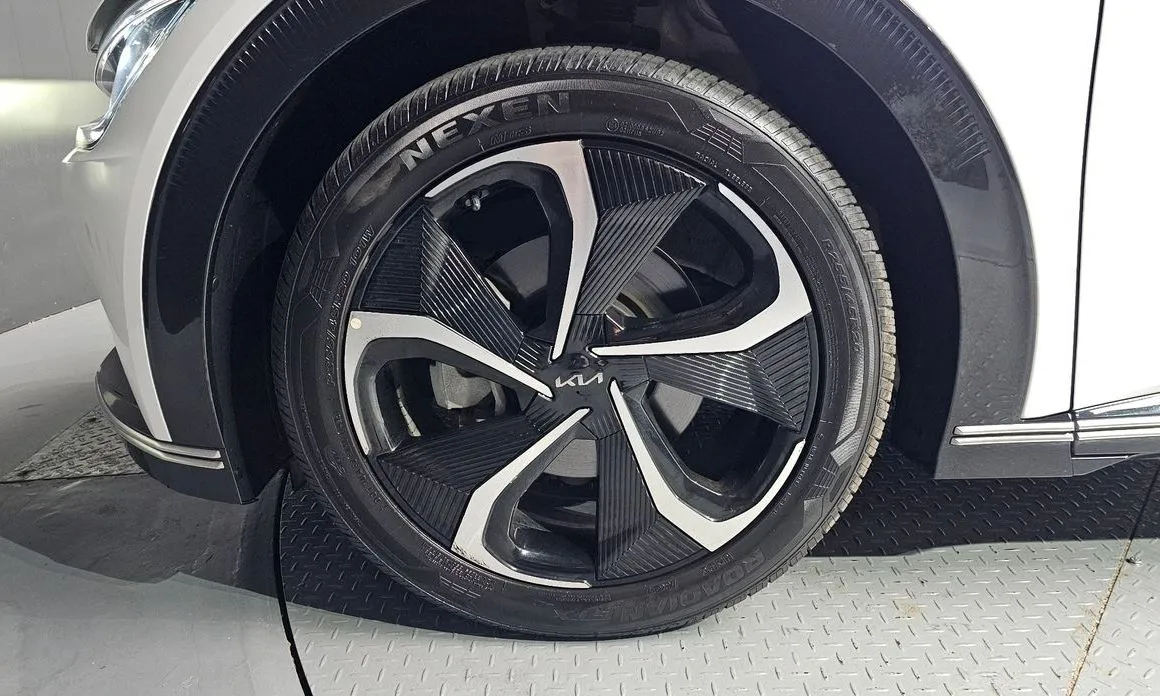 Kia EV6 — фото 8