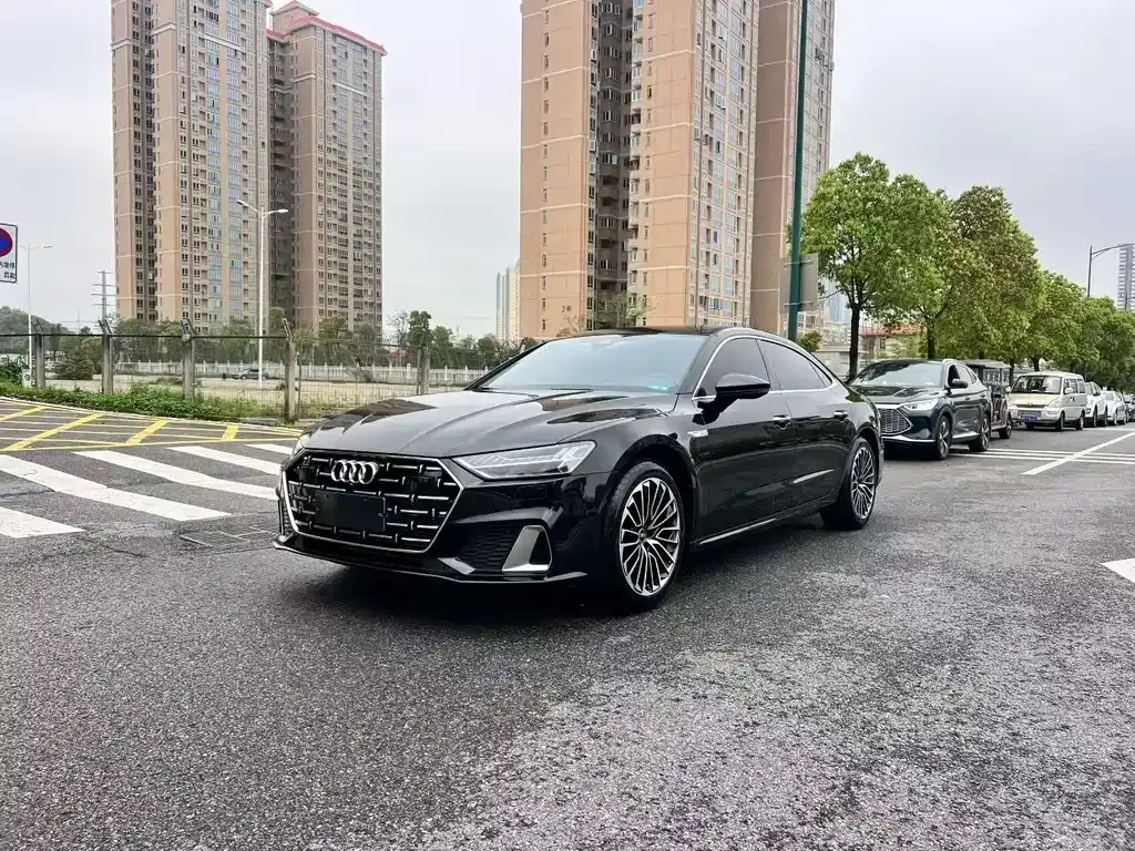 Audi A7L — фото 1
