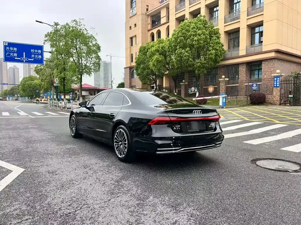 Audi A7L — фото 6