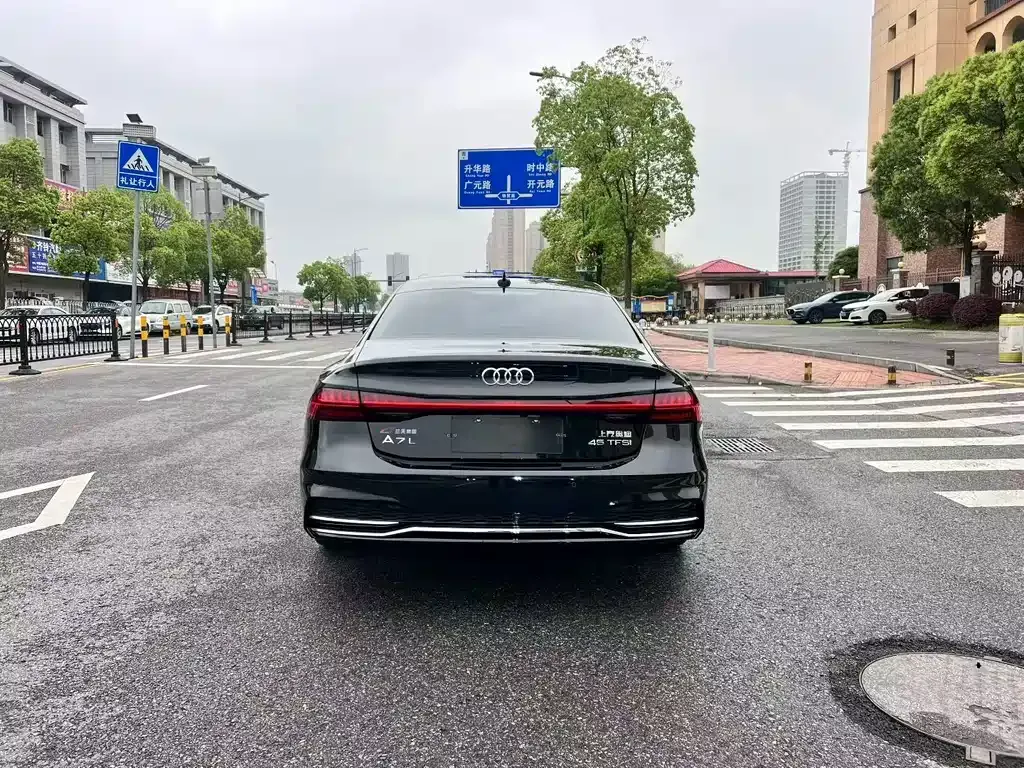 Audi A7L — фото 9