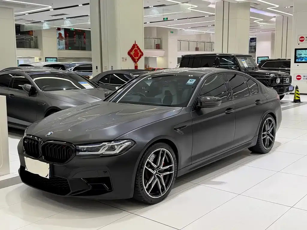 BMW M5 — фото 1