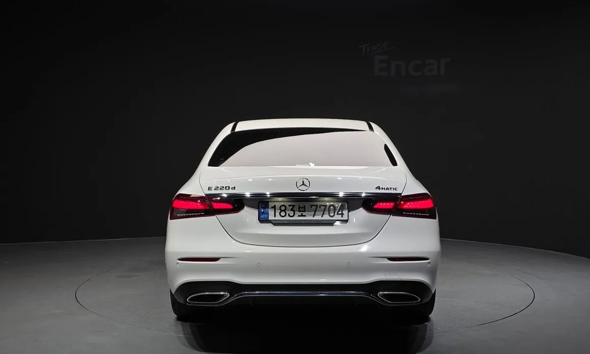 Mercedes-Benz E-Class — фото 3