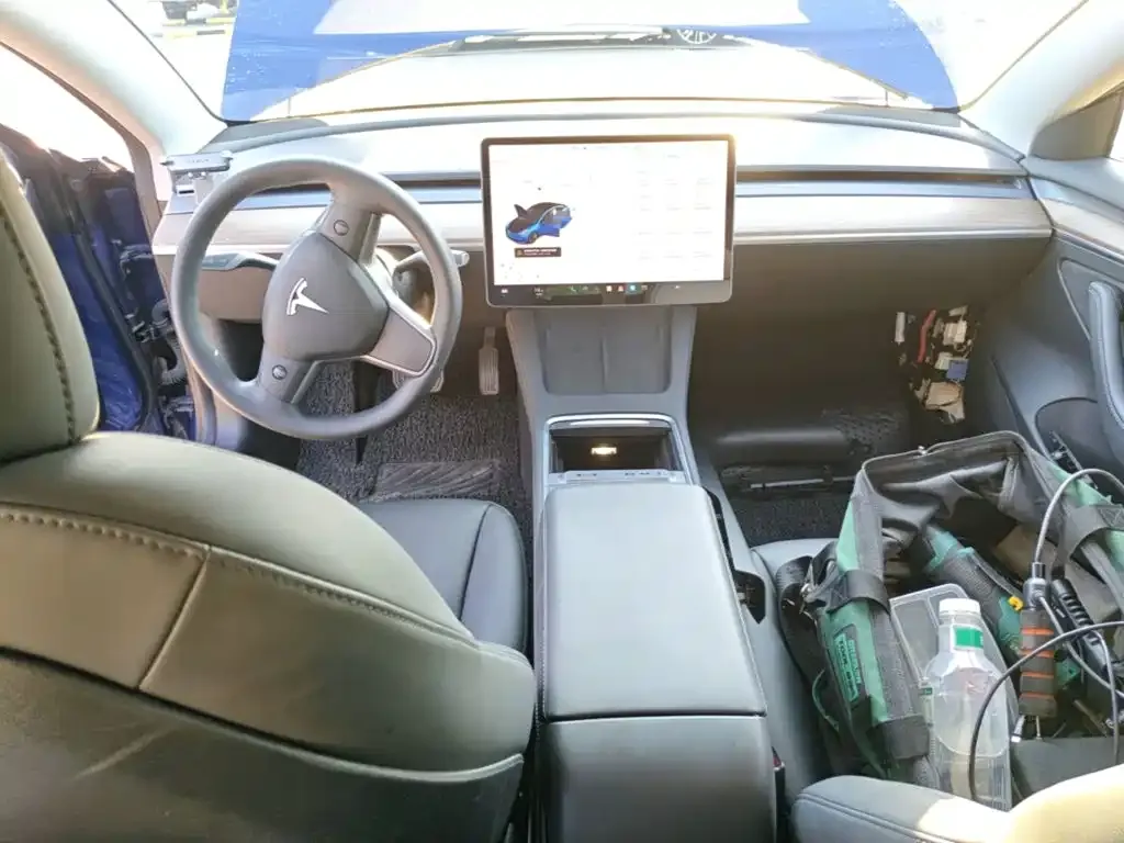 Tesla Model 3 — фото 4