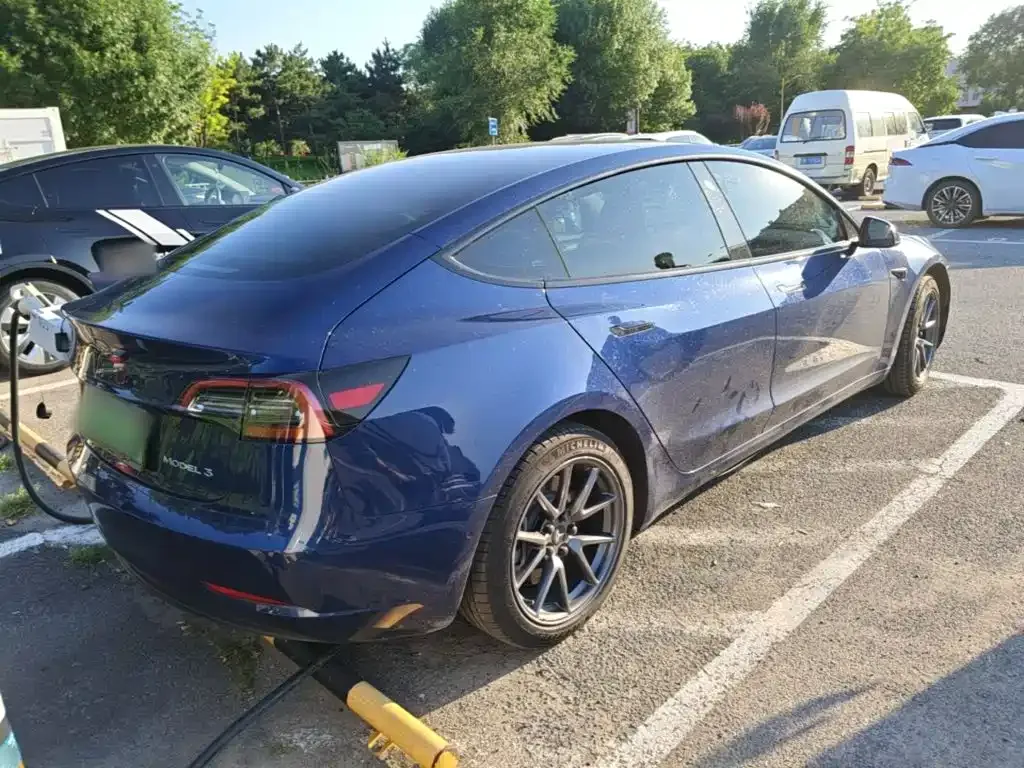 Tesla Model 3 — фото 10