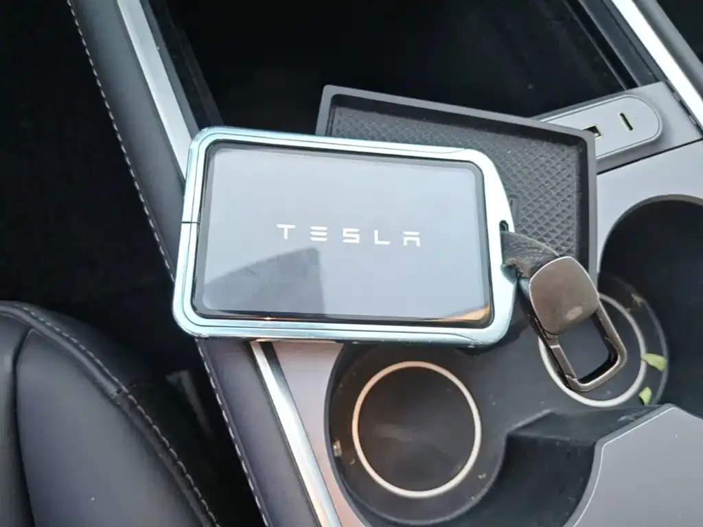 Tesla Model 3 — фото 2