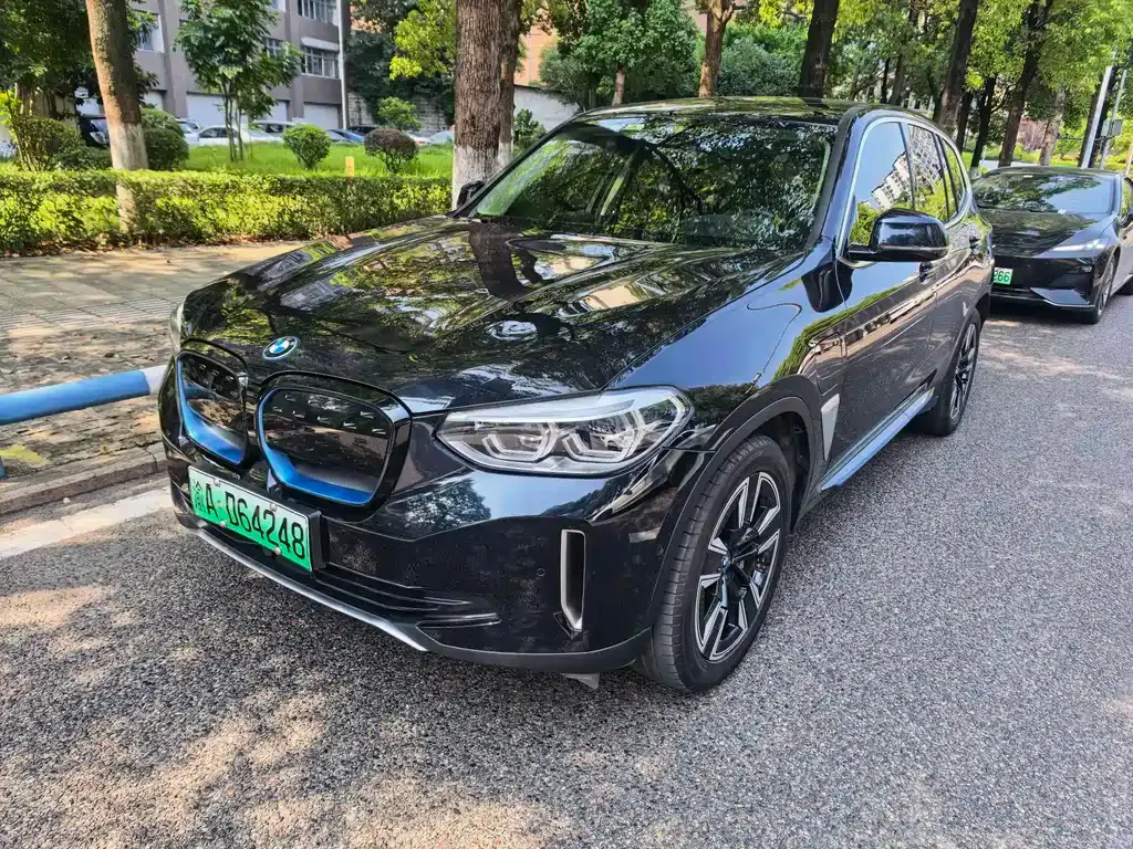 BMW iX3 — фото 1