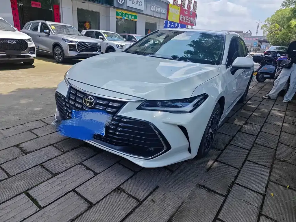 Toyota Avalon — фото 1