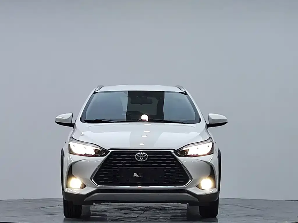 Toyota Yaris L — фото 3