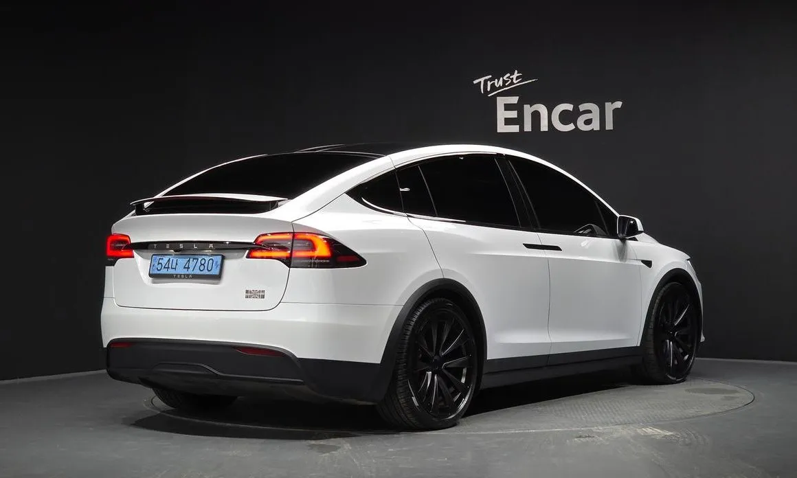 Tesla Model X — фото 7