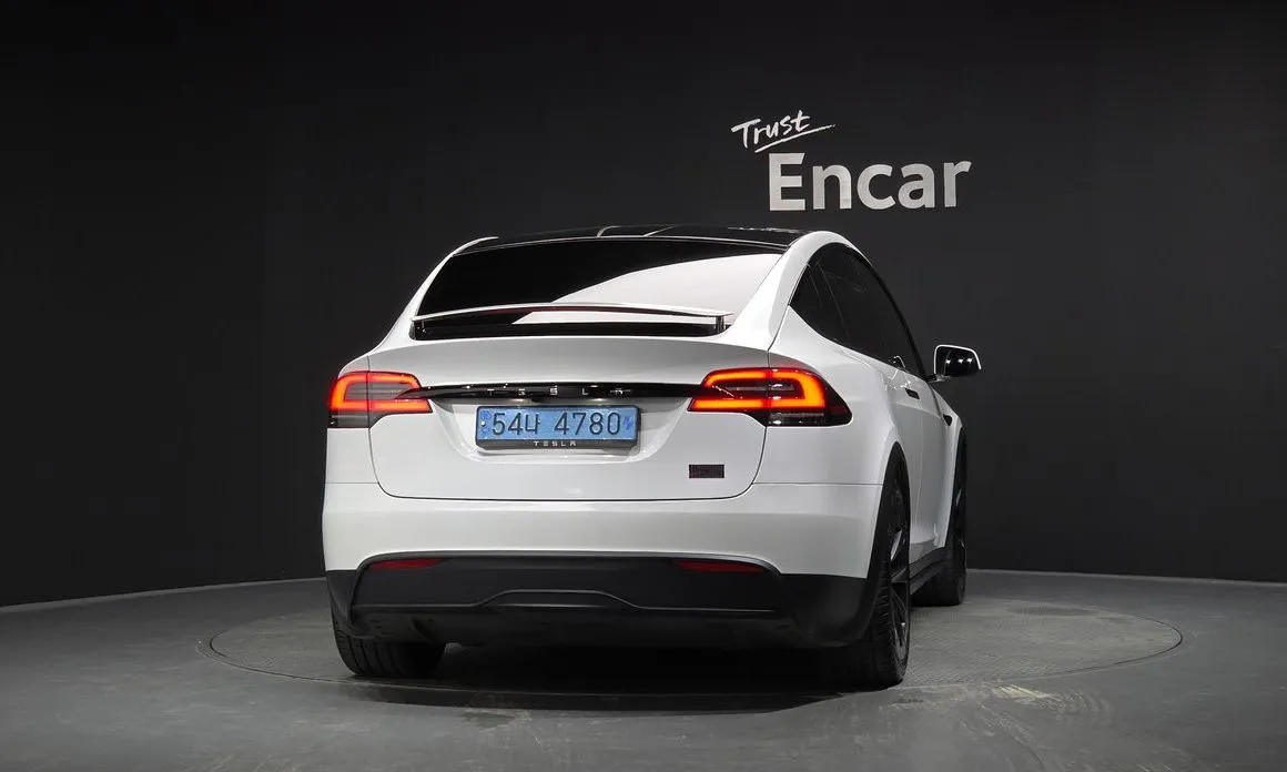 Tesla Model X — фото 5