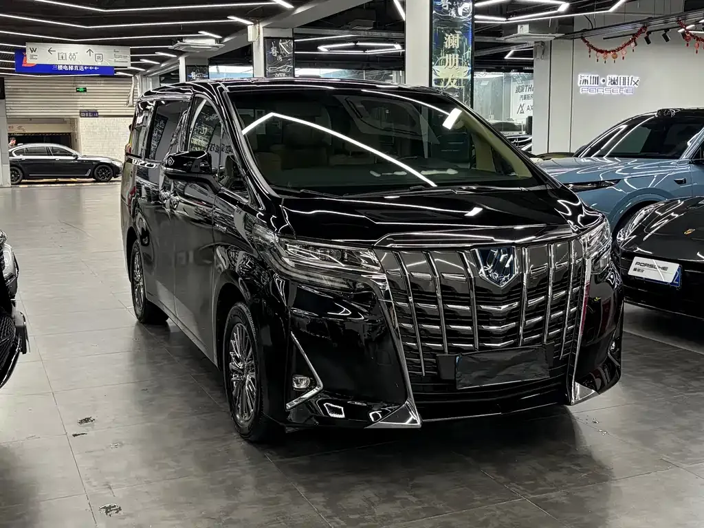 Toyota Alphard — фото 9