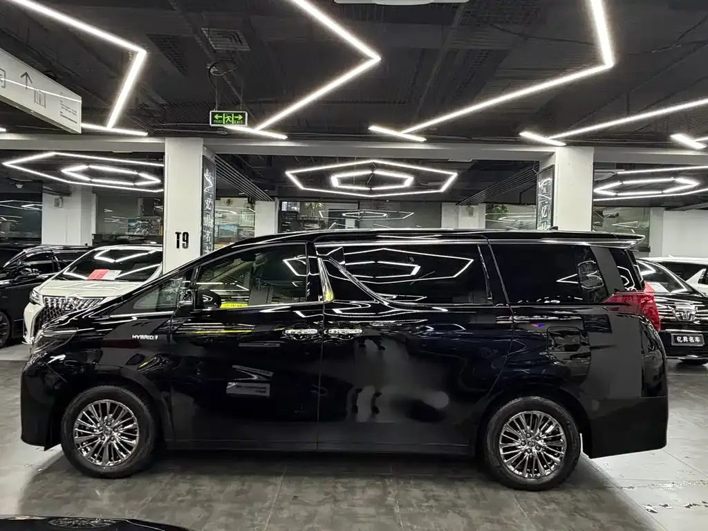 Toyota Alphard — фото 7