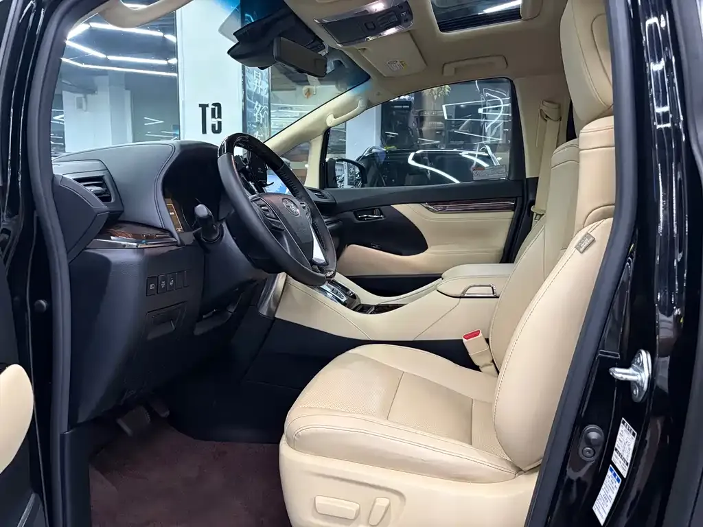 Toyota Alphard — фото 5