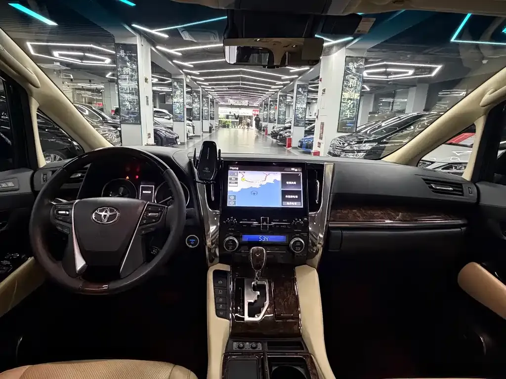 Toyota Alphard — фото 8