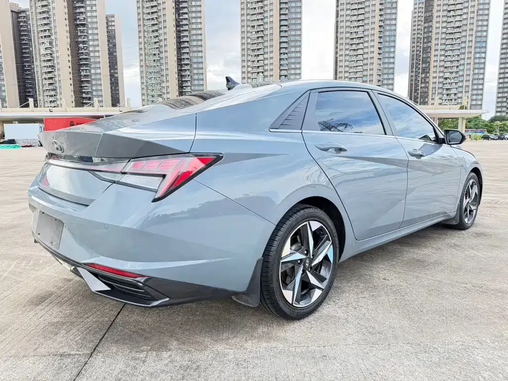 Hyundai Elantra — фото 7
