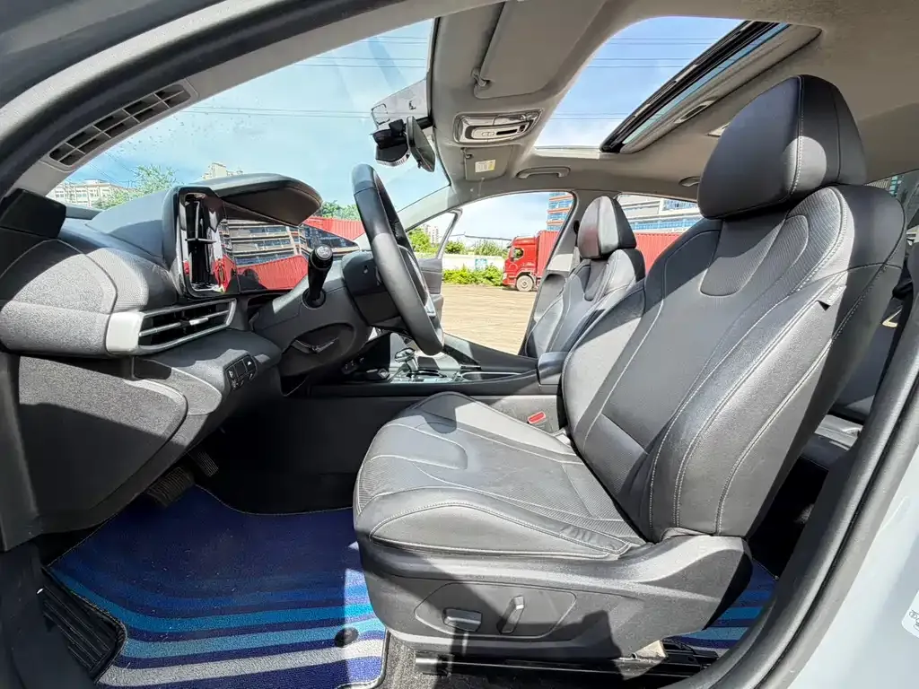 Hyundai Elantra — фото 10
