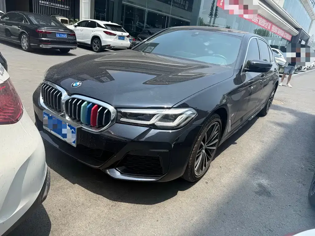 BMW 5 Series — фото 1