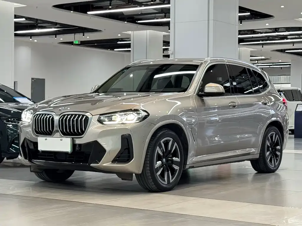 BMW iX3 — фото 1