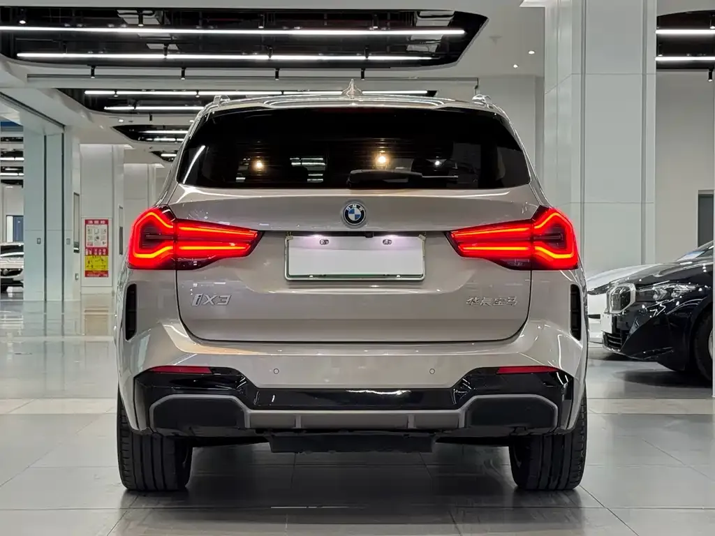 BMW iX3 — фото 5
