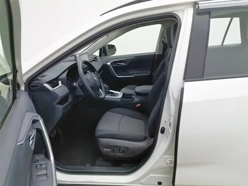 Toyota RAV4 — фото 8