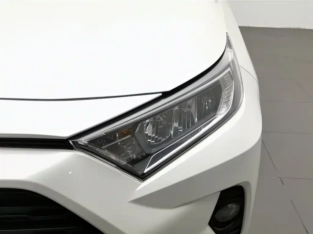 Toyota RAV4 — фото 9