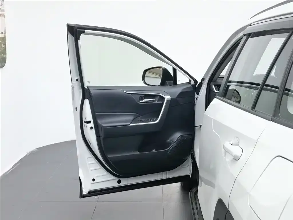 Toyota RAV4 — фото 3