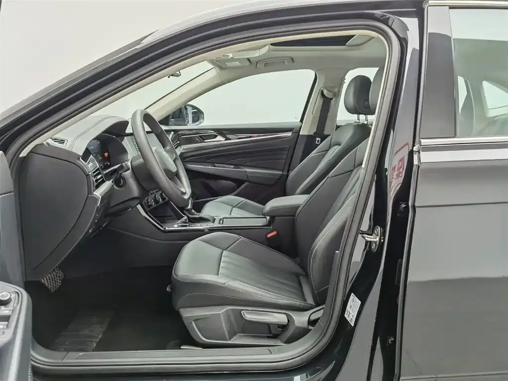Volkswagen Passat 2023 из CN, фото 9