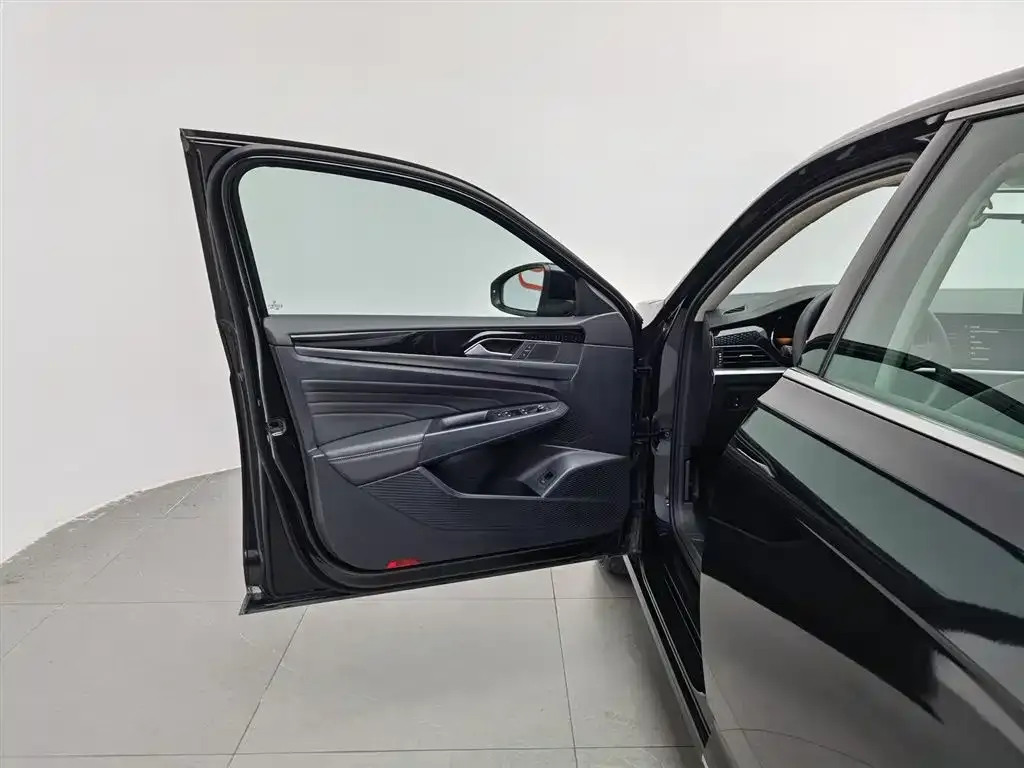 Volkswagen Passat 2023 из CN, фото 5