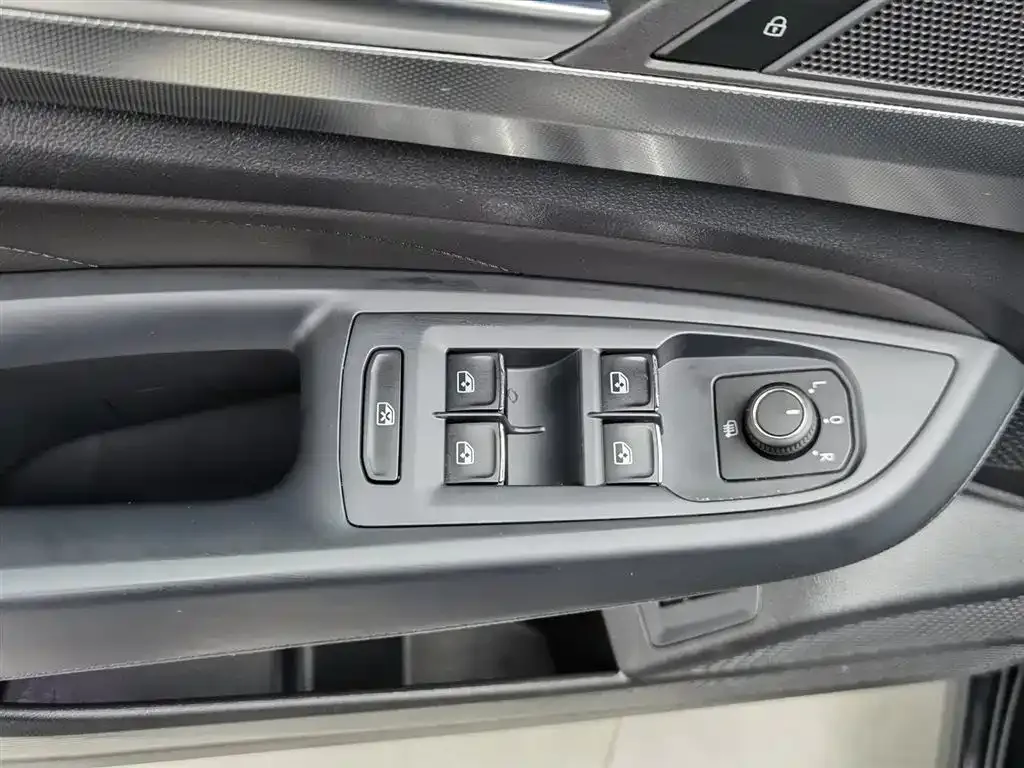 Volkswagen Passat 2023 из CN, фото 7