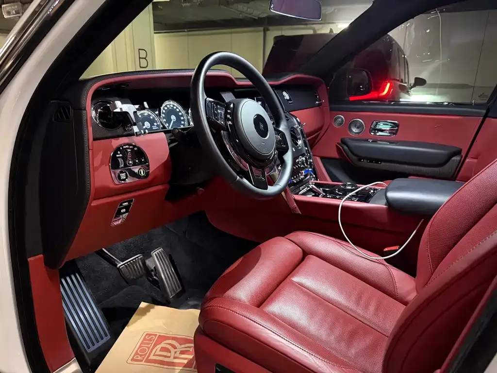 Rolls-Royce Cullinan 2024 из CN, фото 8