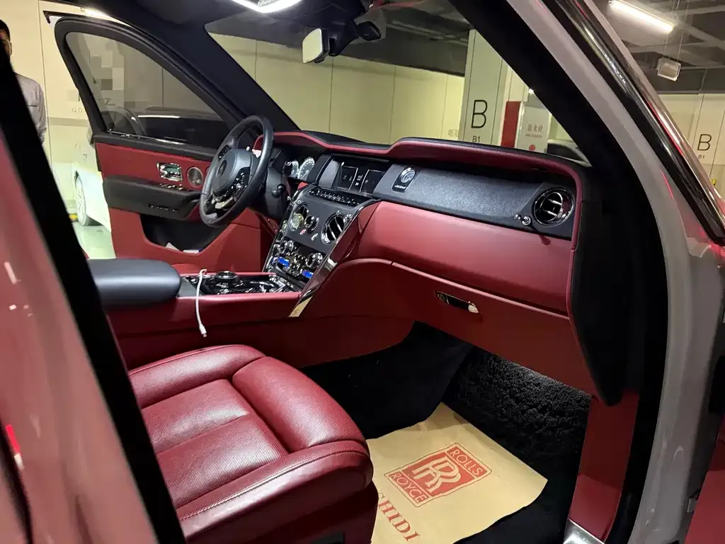 Rolls-Royce Cullinan 2024 из CN, фото 4