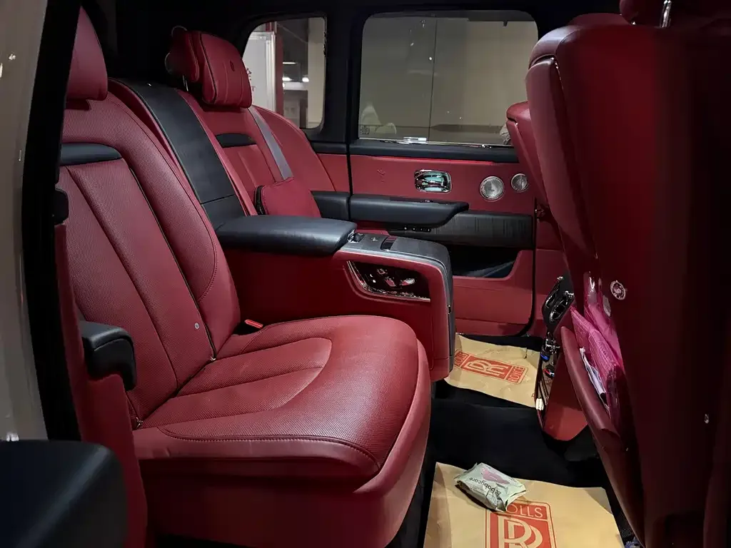 Rolls-Royce Cullinan 2024 из CN, фото 5