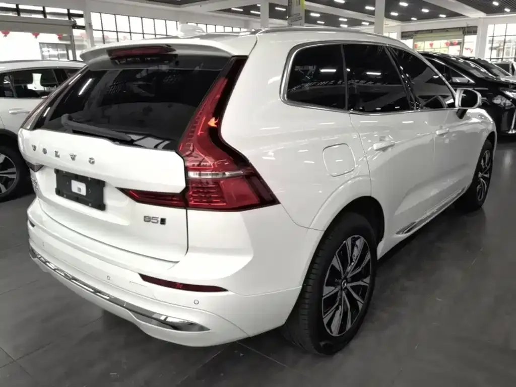 Volvo XC60 — фото 9