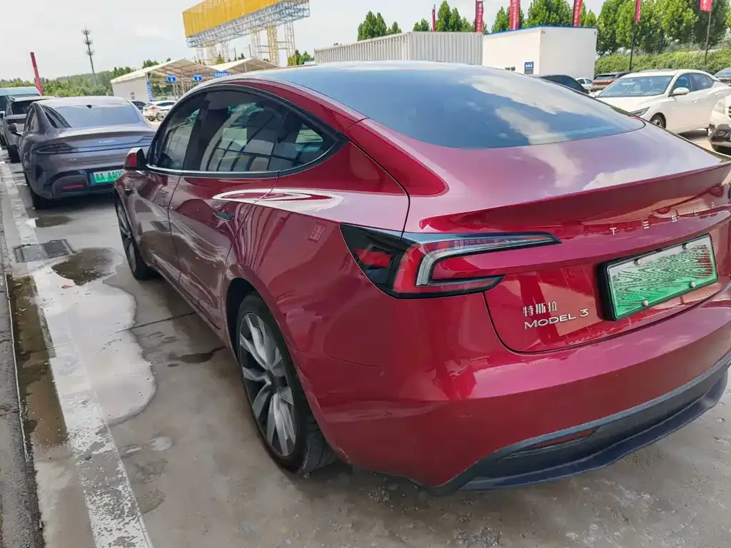 Tesla Model 3 — фото 9