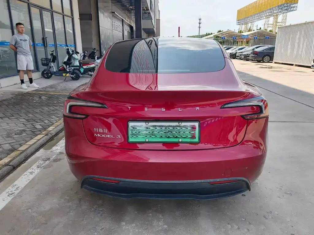 Tesla Model 3 — фото 6