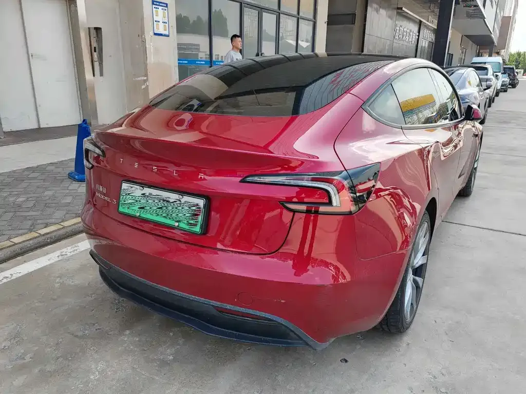 Tesla Model 3 — фото 2
