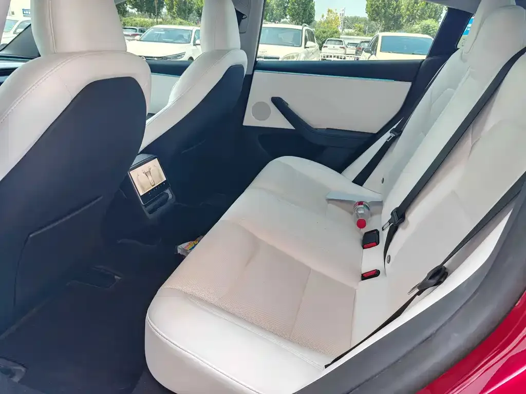 Tesla Model 3 — фото 4