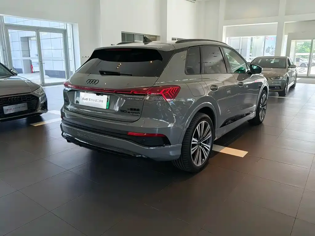 Audi Q4 e-tron — фото 8