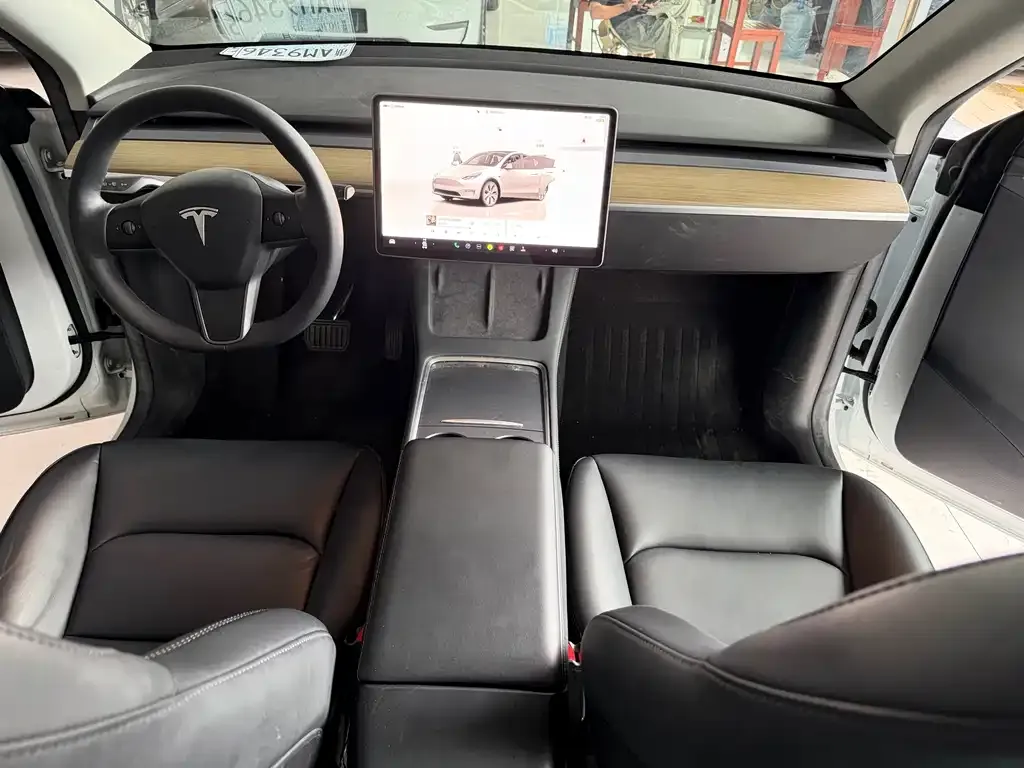Tesla Model Y — фото 4