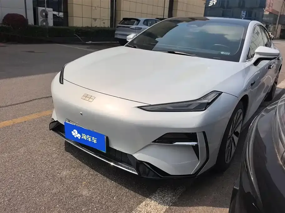 Geely Galaxy E8