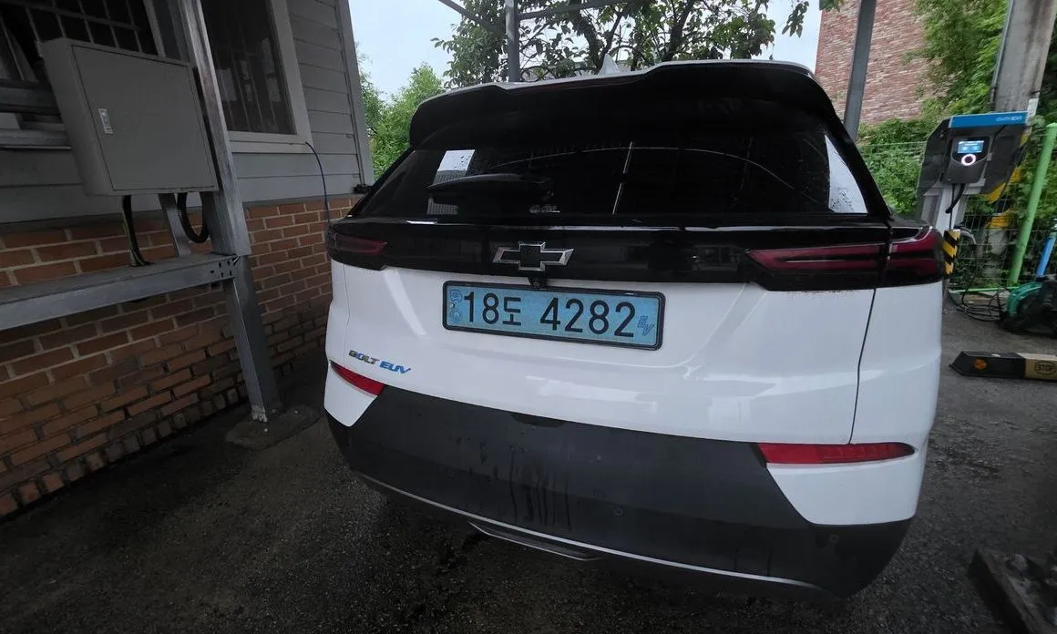 Chevrolet (GM Daewoo) Bolt EUV 2022 из KR, фото 3